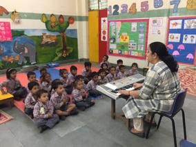 Teacher_playing_music_for_students